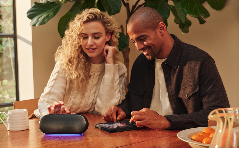 Harman Kardon Luna 2 Superior sound performance with AI sound boost - Image